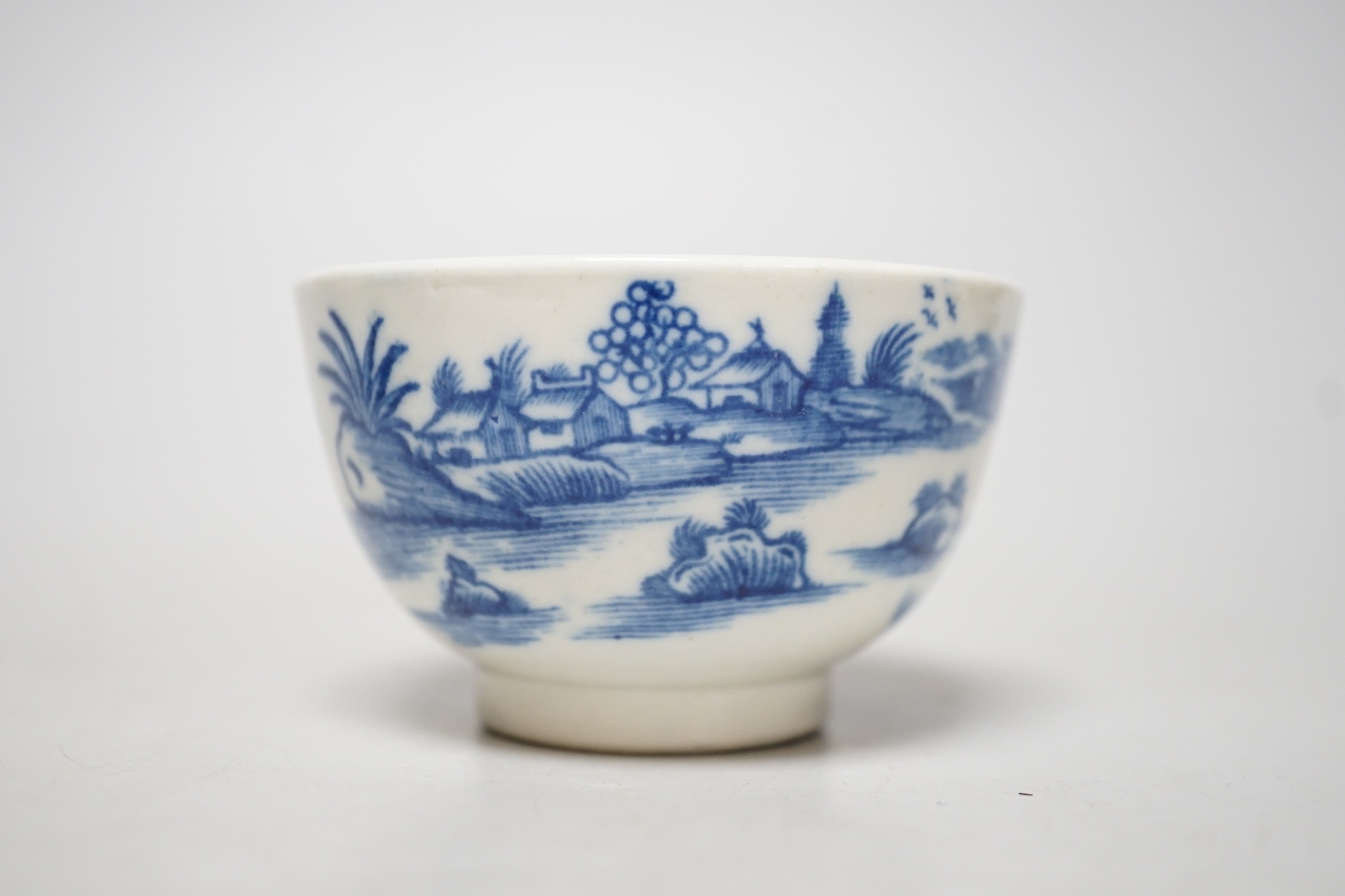 An 18th century Caughley teabowl and saucer printed with the uncommon Fence and House pattern. 6cm tall overall